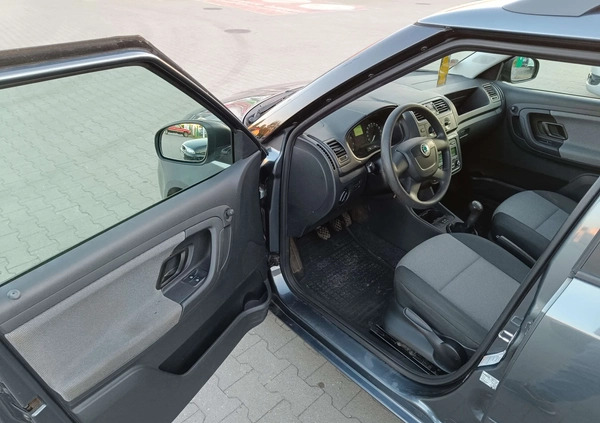 Skoda Fabia cena 12900 przebieg: 251699, rok produkcji 2010 z Dębno małe 436